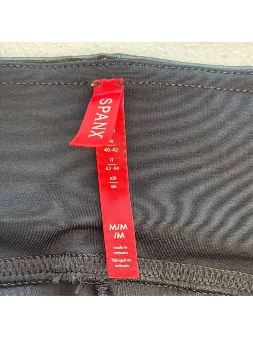 Spanx Leggings Black Faux Patent Leather Shiny High Rise Skinny Edgy Glam M - Picture 8 of 9